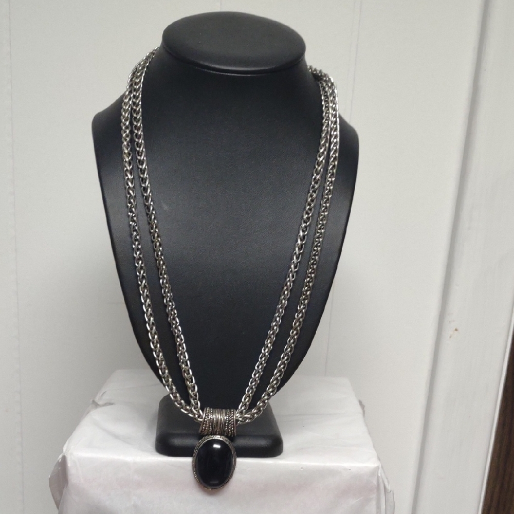 Stunning Vintage Silver Tone and Black Pendant Necklace